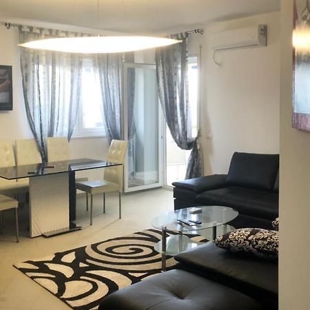 Vale House Holiday Apartment Вльора Екстер'єр фото